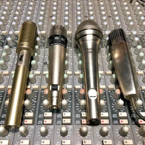 Studio nagrań Narocz Studio - prawdopodobnie najlepsze studio nagrań w takiej cenie. Studio nagrań warszawa, cennik, ile kosztuje nagranie piosenki w studio, vouchery prezentowe, realizacje, wyposażenie, galeria, kontakt, certyfikaty i wyróżnienia, pytania i odpowiedzi, jak przygotować się na nagranie piosenki w studio, jaka jest różnica między miksem i masteringiem, ile kosztuje miks i mastering piosenki, jak dobrze nagrać perkusję, jak dobrze nagrać gitarę w studio nagrań