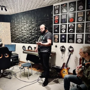Narocz Studio to profesjonalne studio nagrań Warszawa oferujące nagranie wokalu, nagranie piosenek, miks i mastering oraz produkcję muzyczną.